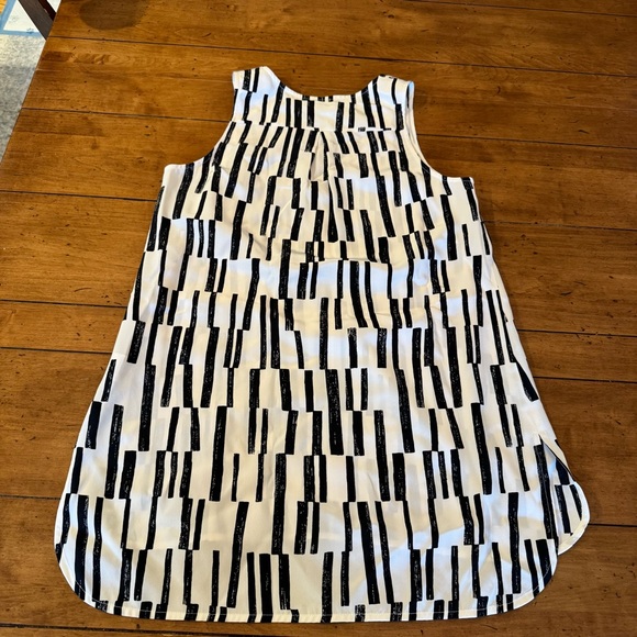 Vince Women's Black/White 100% Silk Tank Top - Size Medium - Picture 7 of 7